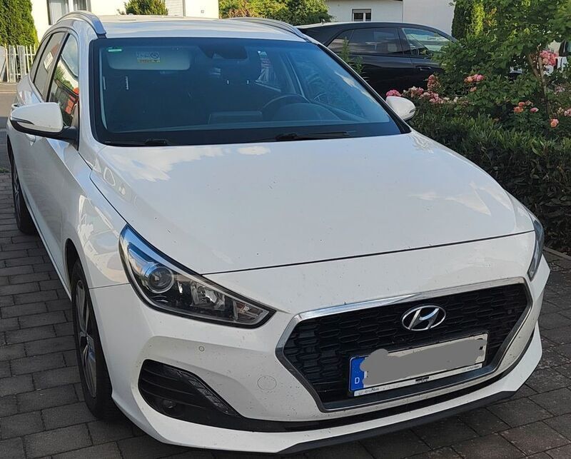Weiß Gebraucht 2019 Hyundai i30 Limousine | 11.500 € (Superpreis) - Bild 1/4