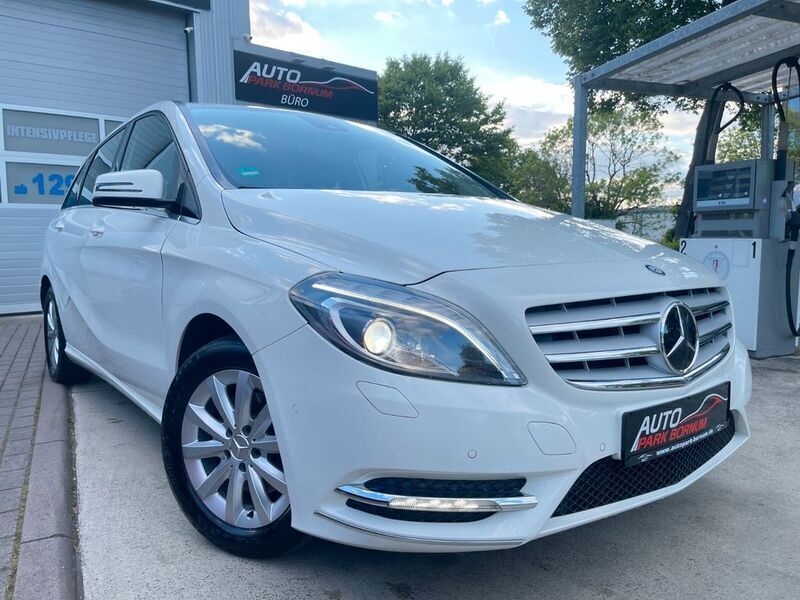 Gebraucht Mercedes B200 156 PS (114 kW) 2013 Weiß Van / Kleinbus
