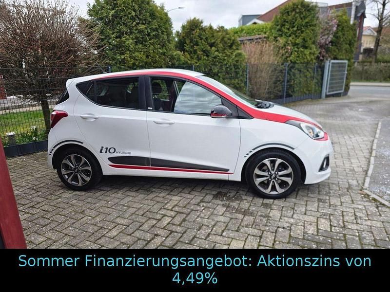 Gebraucht Hyundai i10 Edition 67 PS (49 kW) 2015 Weiß Kleinwagen