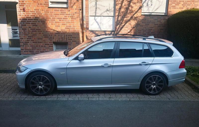 Gebraucht BMW 330 245 PS (180 kW) 2009 Silber Kombi
