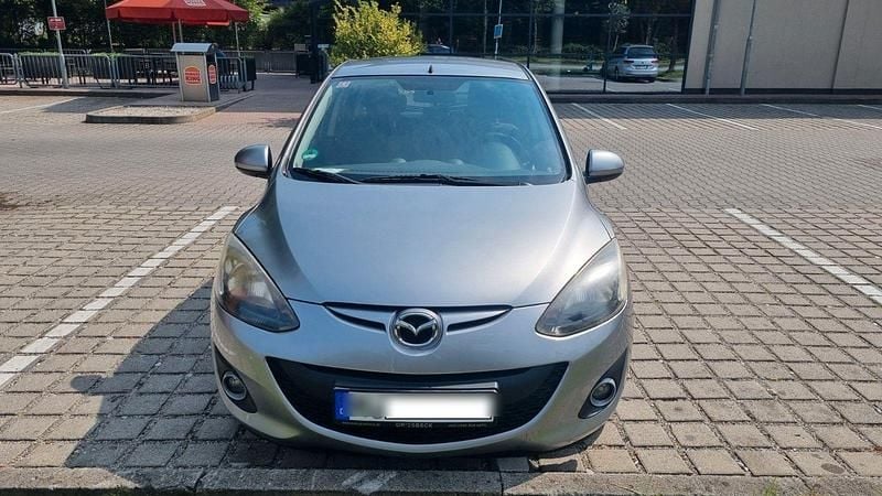 Silber Gebraucht 2011 Mazda 2 Active Kleinwagen | 2.990 € (Superpreis) - Bild 1/4