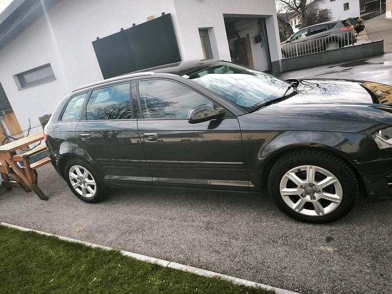 Gebraucht Audi A3 Sportback 105 PS (77 kW) 2013 Grau Kleinwagen