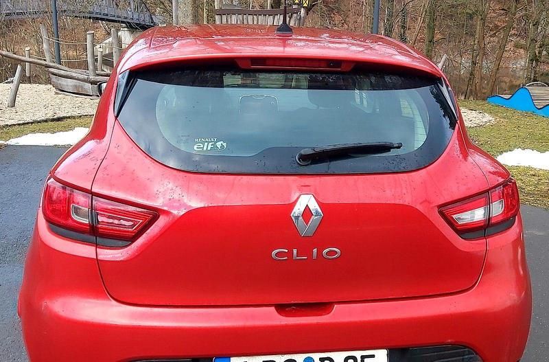Gebraucht Renault Clio IV Dynamique 73 PS (53 kW) 2013 Rot Limousine
