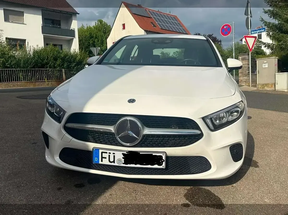 Gebraucht Mercedes A180 Progressive 136 PS (100 kW) 2018 Weiß Limousine