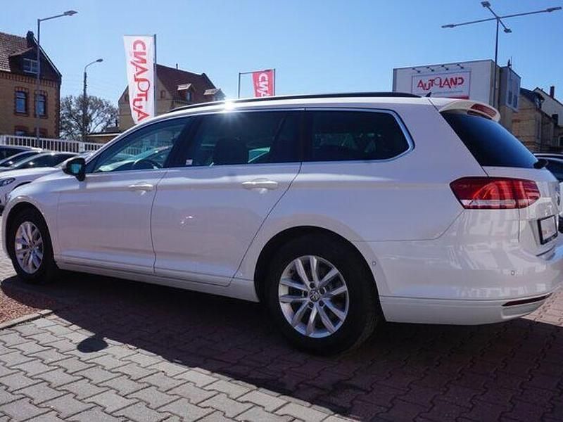 Gebraucht VW Passat 150 PS (110 kW) 2019 Weiß Kombi