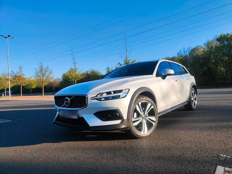 Gebraucht Volvo V60 CC 190 PS (139 kW) 2020 Weiß Kombi