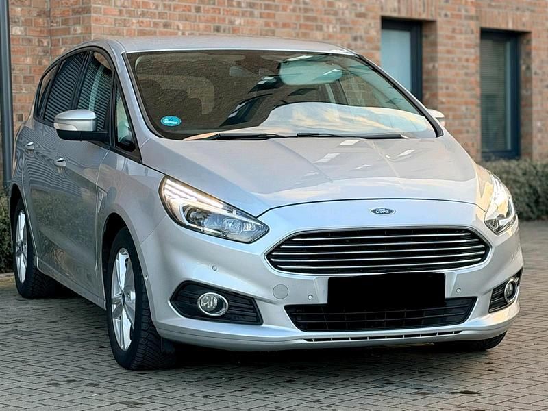 Gebraucht Ford S-MAX Titanium 150 PS (110 kW) 2017 Silber Van / Kleinbus