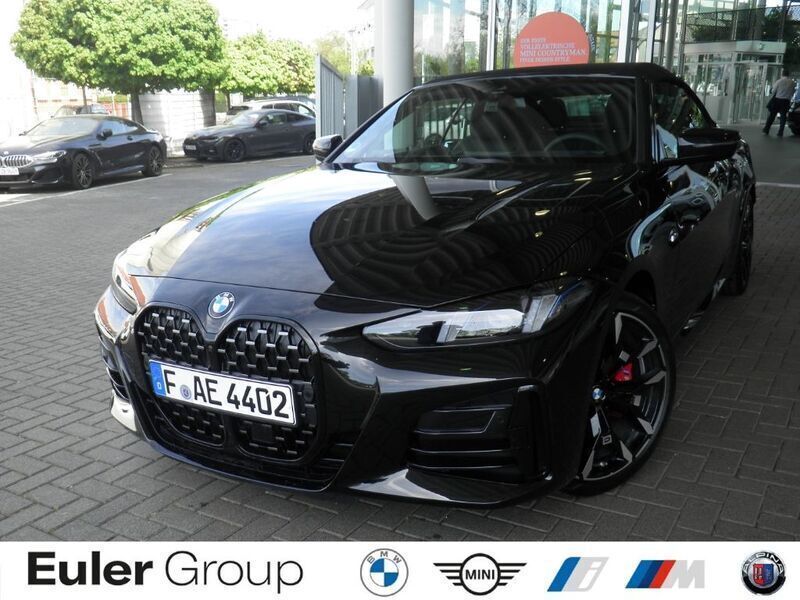 Black sapphire metallic Gebraucht 2025 BMW 420 Performance Cabrio | 72.599 € (Teuer) - Bild 1/4