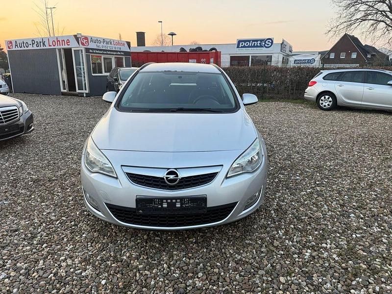 Gebraucht Opel Astra Selection 95 PS (69 kW) 2011 Silber Kombi