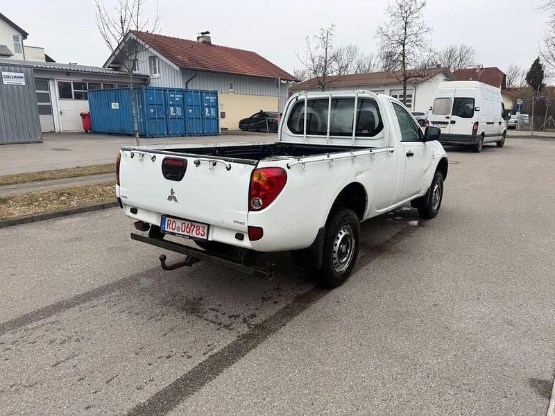 Gebraucht Mitsubishi L200 Inform 136 PS (100 kW) 2011 Weiß Abholung