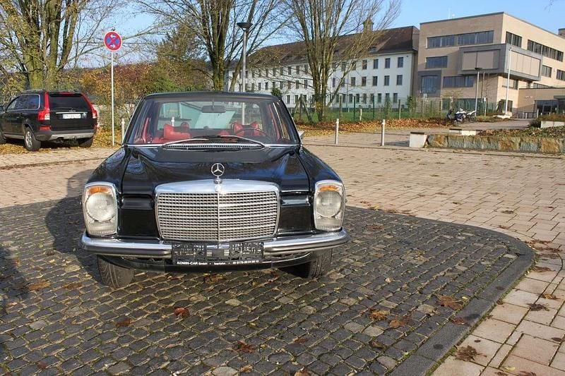 Gebraucht Mercedes 220 60 PS (44 kW) 1974 Schwarz Limousine