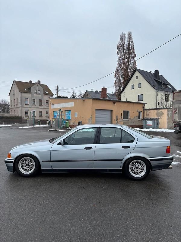 Gebraucht BMW 320 150 PS (110 kW) 1998 Silber Limousine