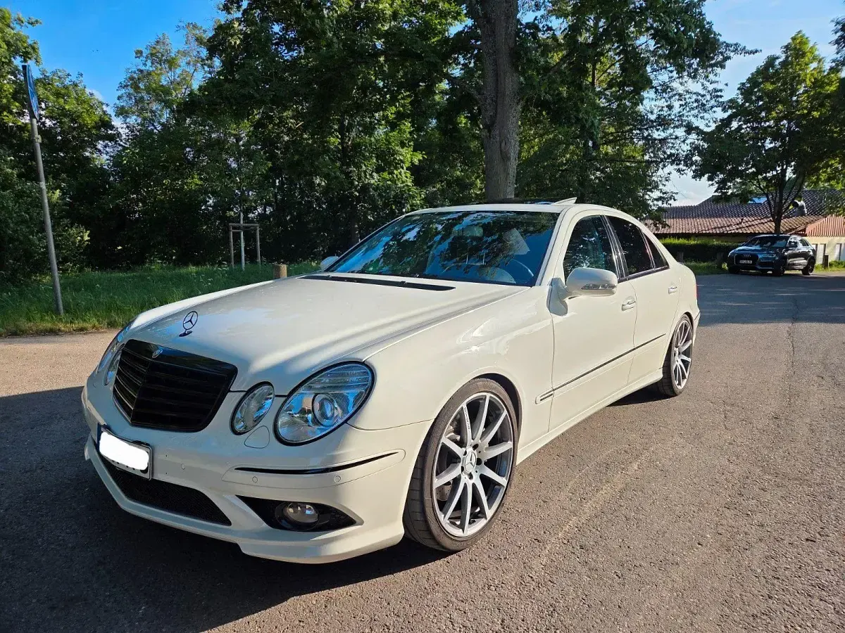 Gebraucht Mercedes E500 Avantgarde 387 PS (284 kW) 2006 Weiß Limousine