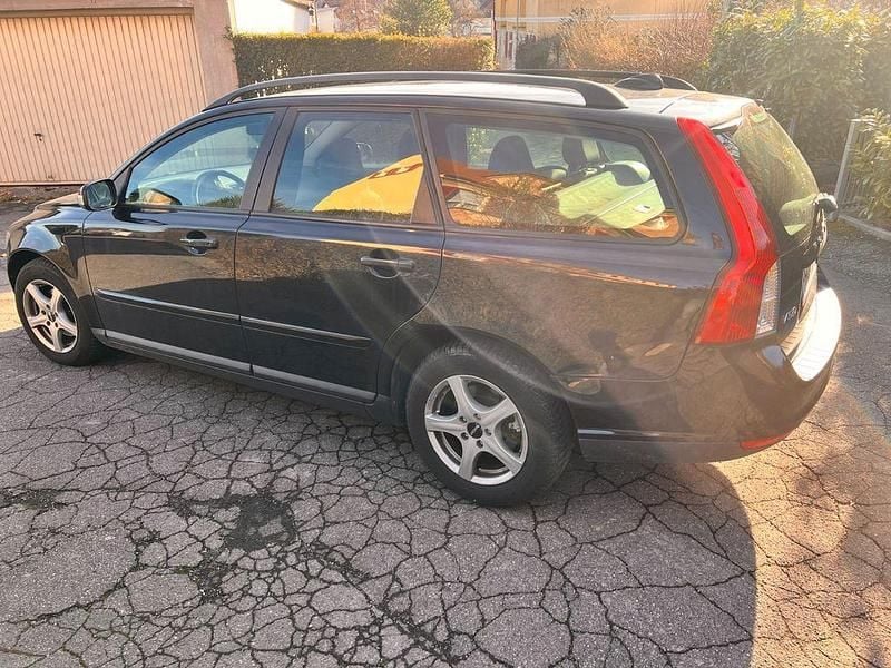 Schwarz Gebraucht 2008 Volvo V50 Kinetic Kombi | 7.495 € - Bild 1/4