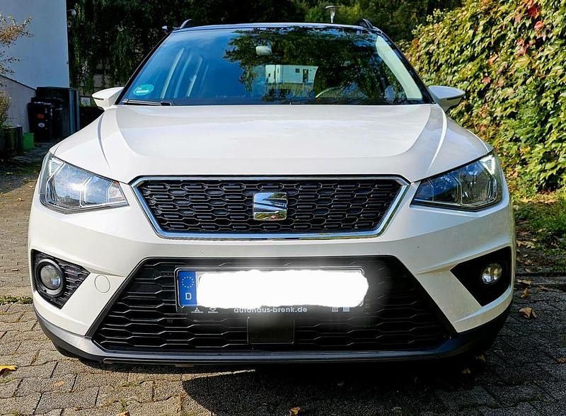 Weiß Gebraucht 2018 Seat Arona Style SUV | 11.800 € (Guter Preis) - Bild 1/4