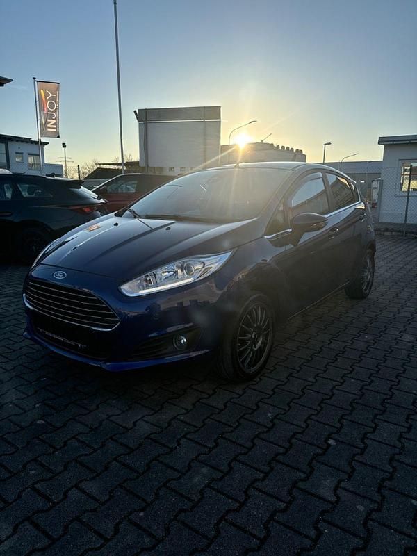Gebraucht Ford Fiesta Titanium 140 PS (102 kW) 2016 Blau Limousine
