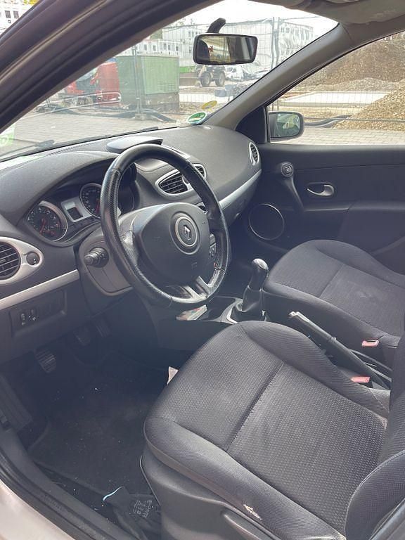 Gebraucht Renault Clio II 101 PS (74 kW) 2008 Silber Limousine