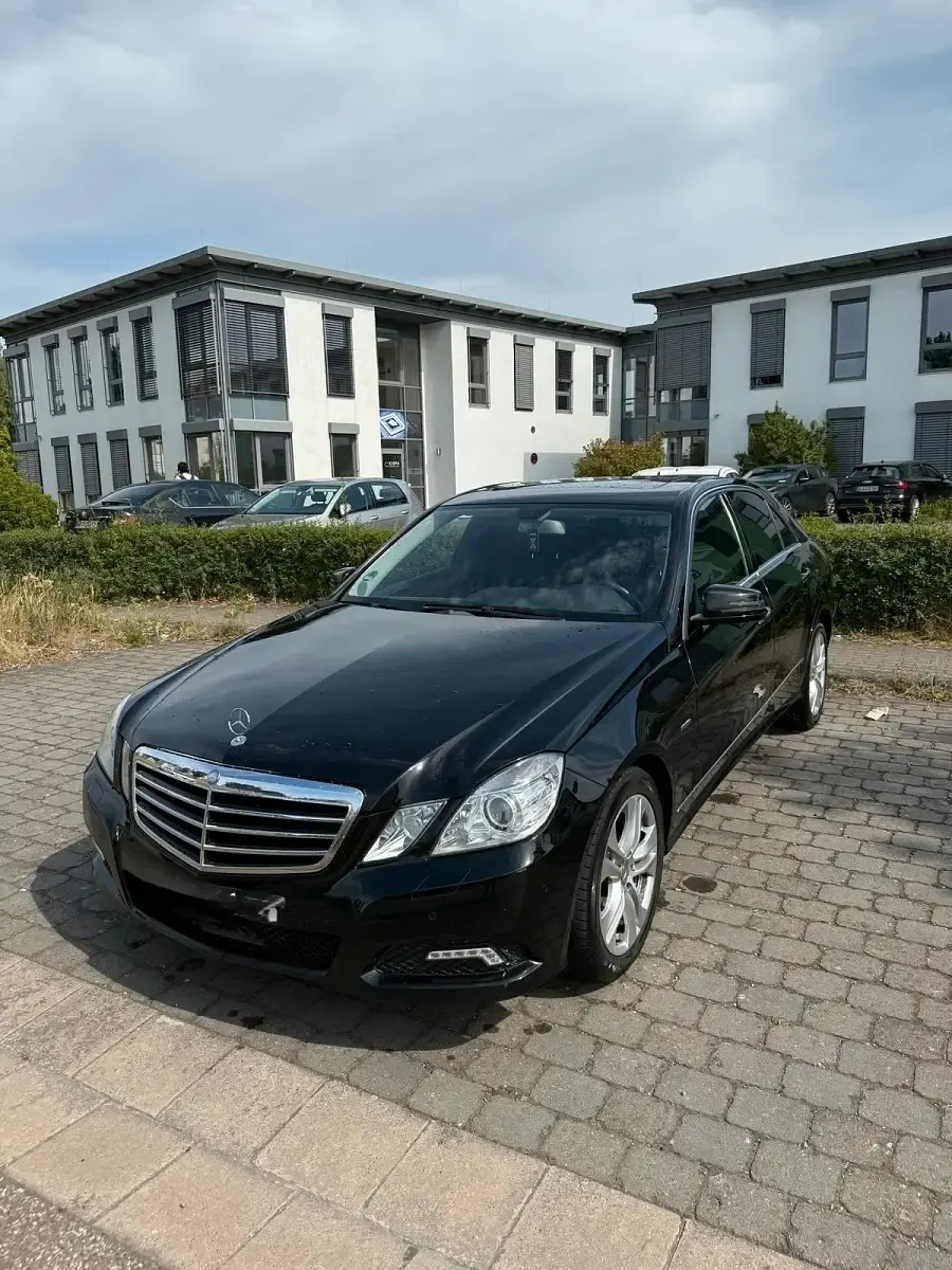 Gebraucht Mercedes E250 204 PS (150 kW) 2010 Schwarz Limousine