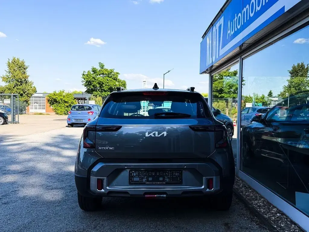 Neu Kia Stonic 101 PS (74 kW) 2026 Grau SUV