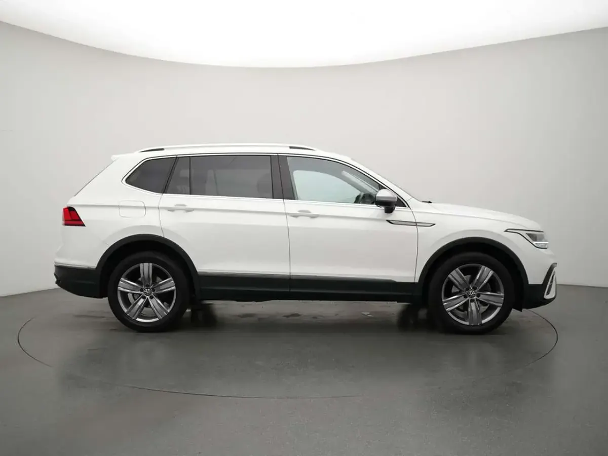 Gebraucht VW Tiguan Allspace Life 150 PS (110 kW) 2023 Weiß SUV