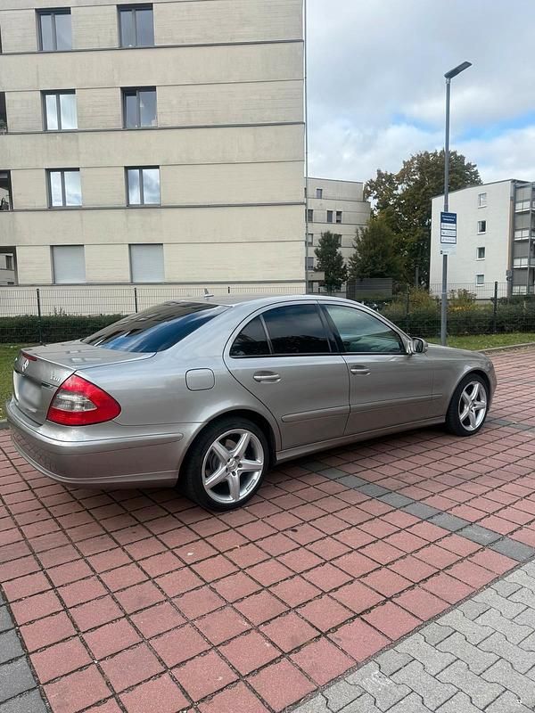 Gebraucht Mercedes E200 136 PS (100 kW) 2006 Grau Limousine