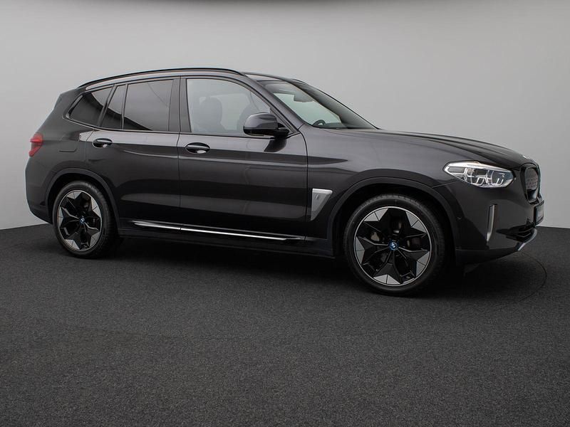 Gebraucht BMW iX3 Impressive 210 kW (286 PS) 2021 Sophistograu brillanteffekschwarz SUV
