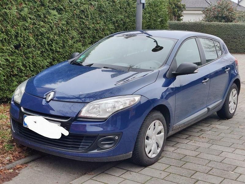 Blau Gebraucht 2013 Renault Mégane III Authentique Limousine | 4.900 € (Guter Preis) - Bild 1/4