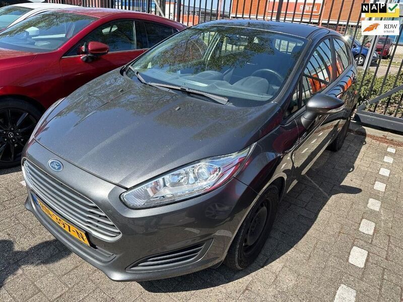 Grau Gebraucht 2015 Ford Fiesta Style Kleinwagen | 3.950 € - Bild 1/4