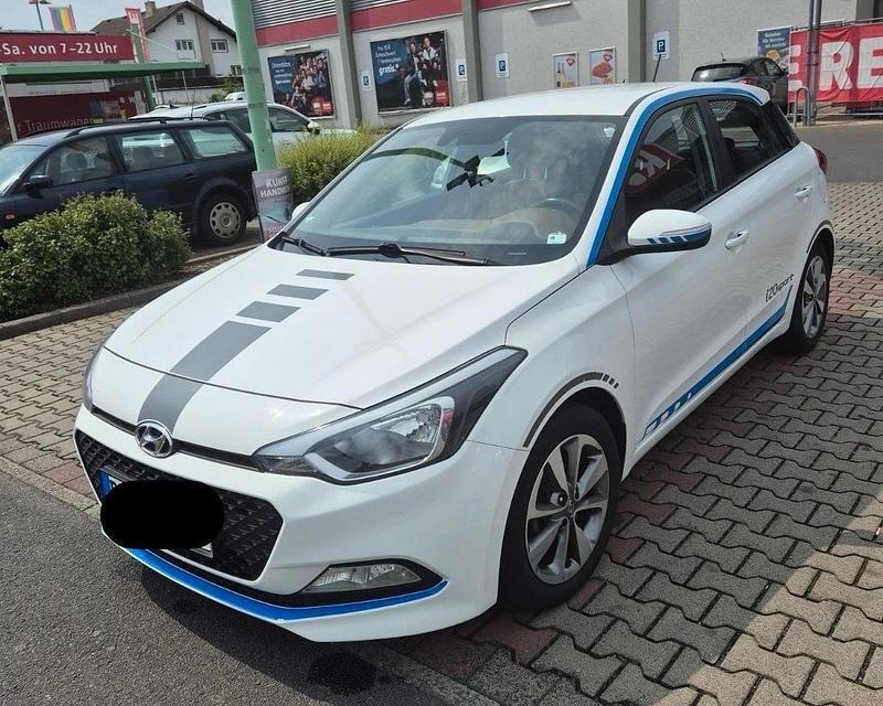 Weiß Gebraucht 2015 Hyundai i20 YES! Silver Kleinwagen | 4.500 € (Fairer Preis) - Bild 1/4