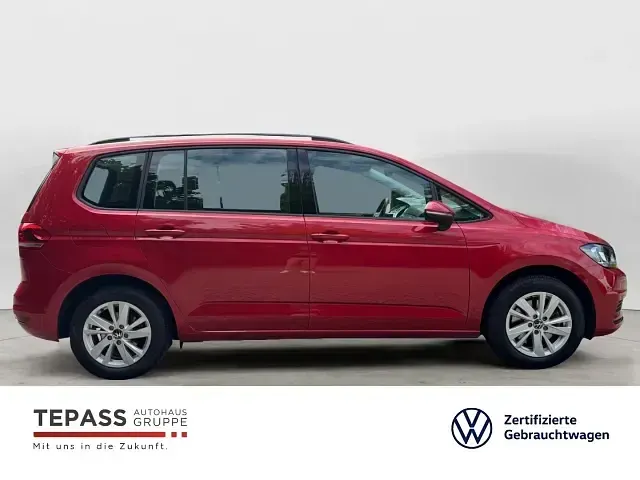 Gebraucht VW Touran Comfortline 150 PS (110 kW) 2022 Rot Van / Kleinbus