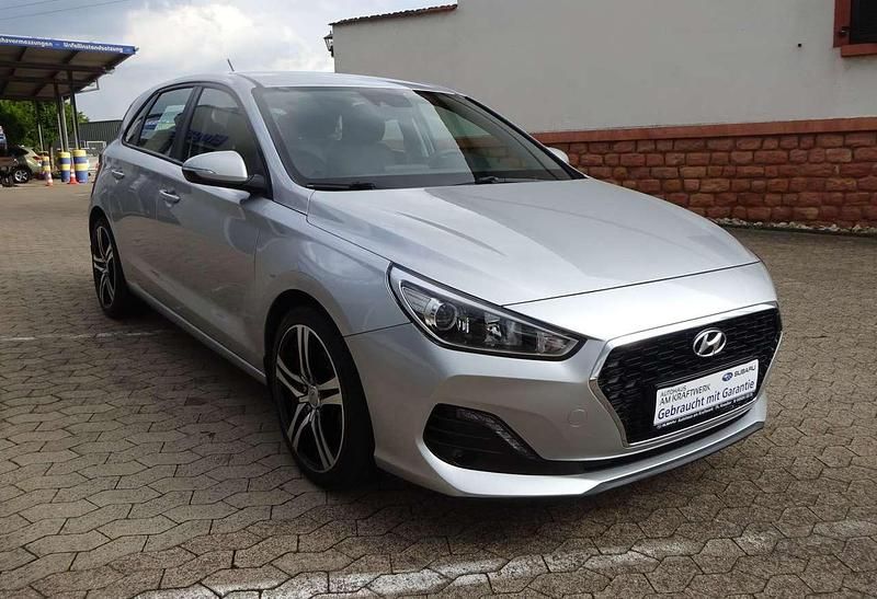 Gebraucht Hyundai i30 Pure 140 PS (102 kW) 2018 Platinum silver Kleinwagen