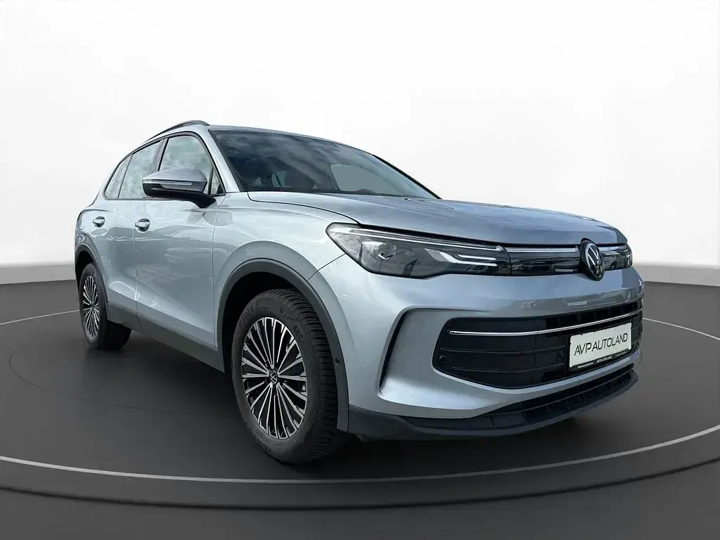 Gebraucht VW Tiguan Life 150 PS (110 kW) 2024 Silber SUV