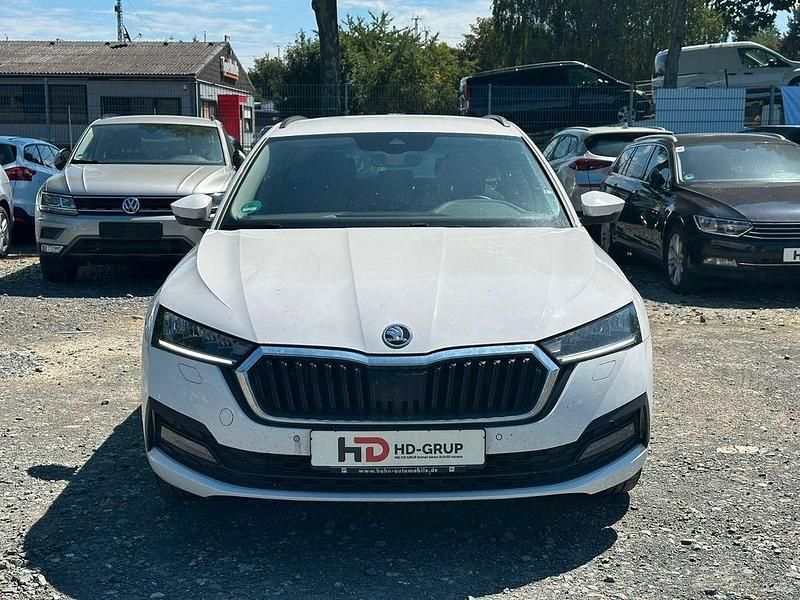 Gebraucht Skoda Octavia Clever 116 PS (85 kW) 2022 Weiß Kombi