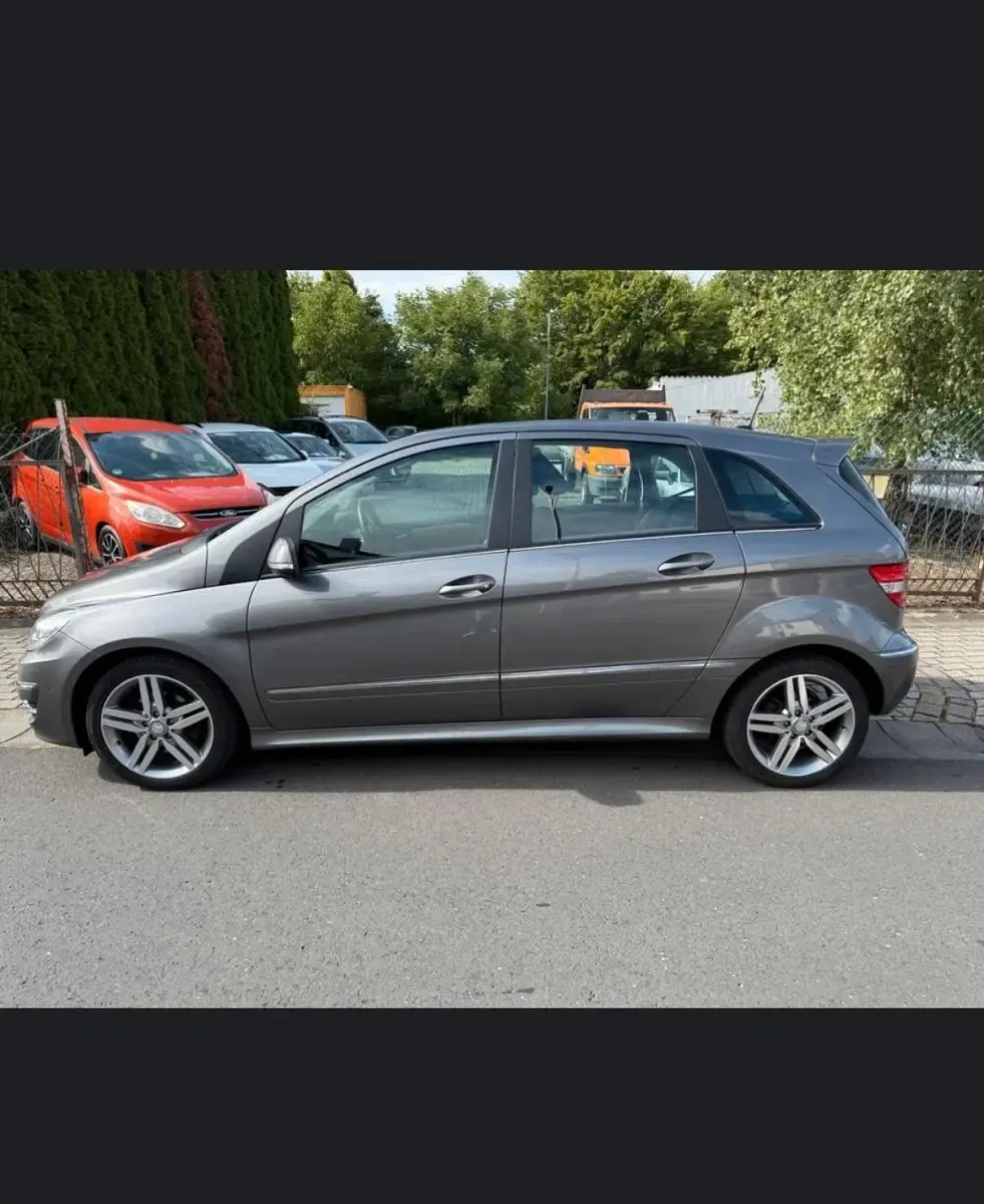 Gebraucht Mercedes B200 AMG 193 PS (141 kW) 2010 Grau Van / Kleinbus