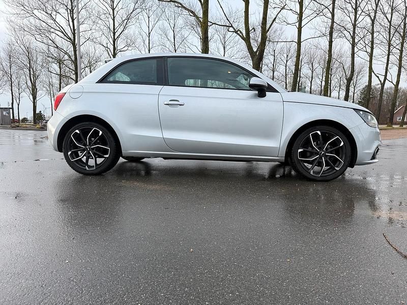 Gebraucht Audi A1 86 PS (63 kW) 2011 Silber Kleinwagen