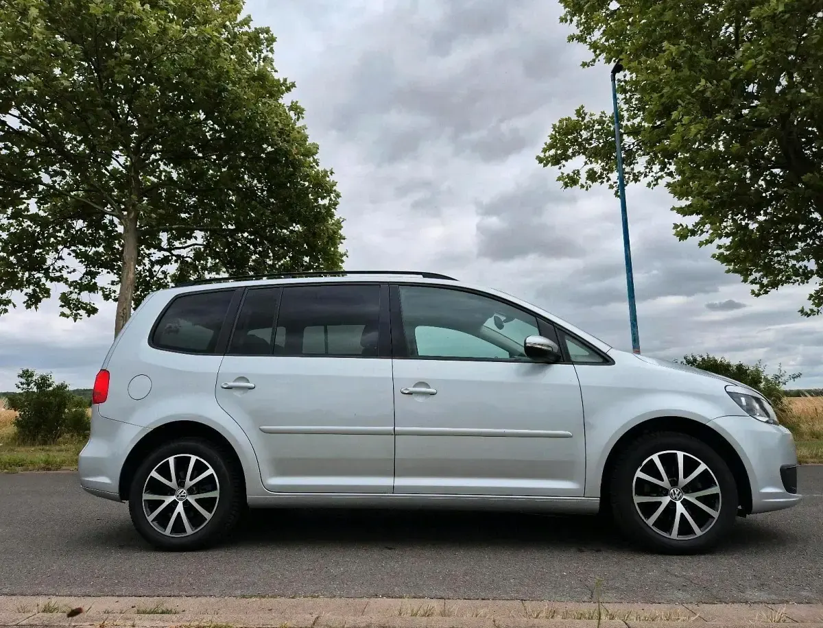 Gebraucht VW Touran 105 PS (77 kW) 2010 Silber Van / Kleinbus