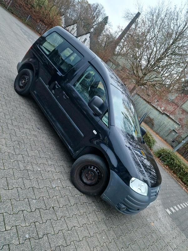 Używany VW Caddy Life 105 KM (77 kW) 2004 Czarny Minivan