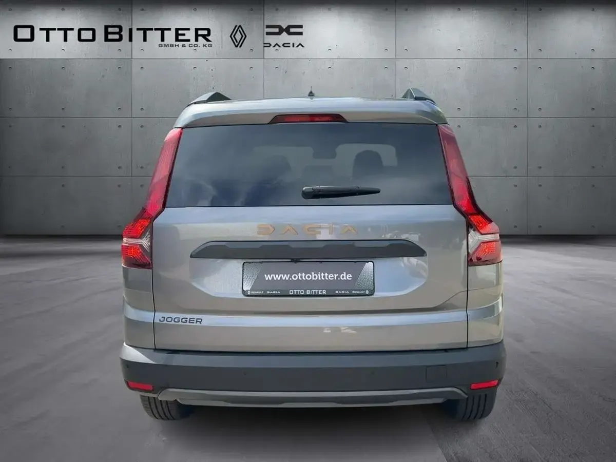 Neu Dacia Jogger Extreme 101 PS (74 kW) 2025 Dolomitgrau Van / Kleinbus