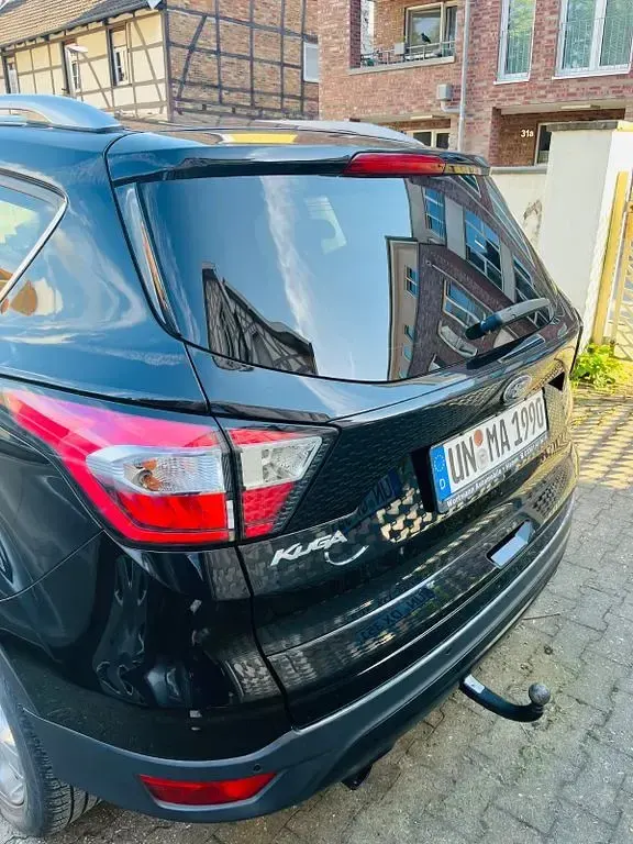 Gebraucht Ford Kuga Titanium 150 PS (110 kW) 2019 Schwarz SUV