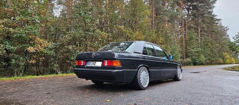 Gebraucht Mercedes 190 132 PS (97 kW) 1992 Schwarz Limousine