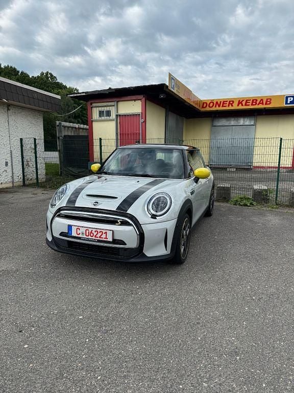 Silber Gebraucht 2022 Mini Cooper SE Classic Kleinwagen | 20.900 € (Etwas zu teuer) - Bild 1/4