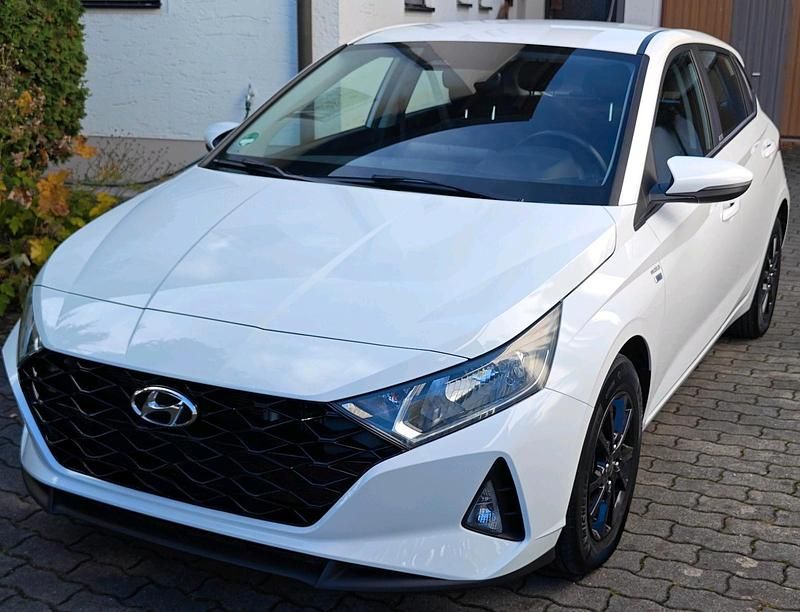 Weiß Gebraucht 2021 Hyundai i20 Select Kleinwagen | 14.990 € (Fairer Preis) - Bild 1/4