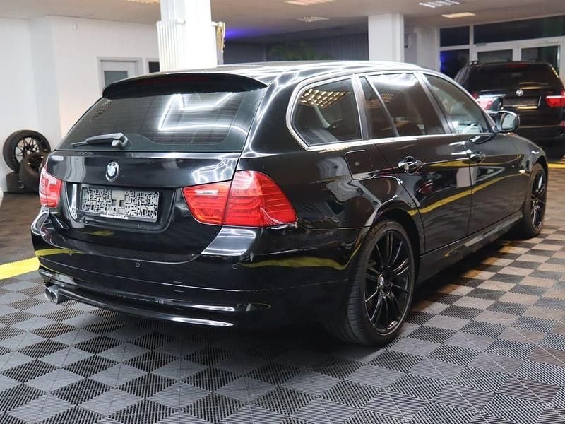 Gebraucht BMW 330 245 PS (180 kW) 2011 Schwarz Kombi