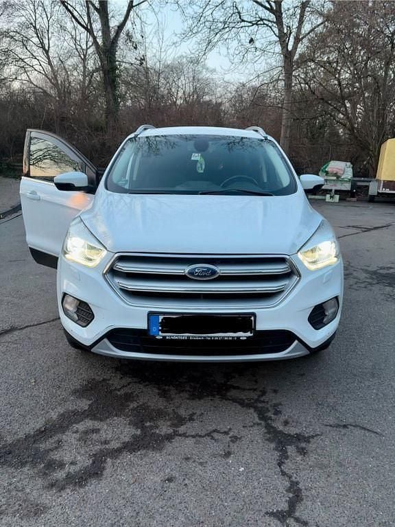 Gebraucht Ford Kuga Titanium 150 PS (110 kW) 2017 Weiß SUV