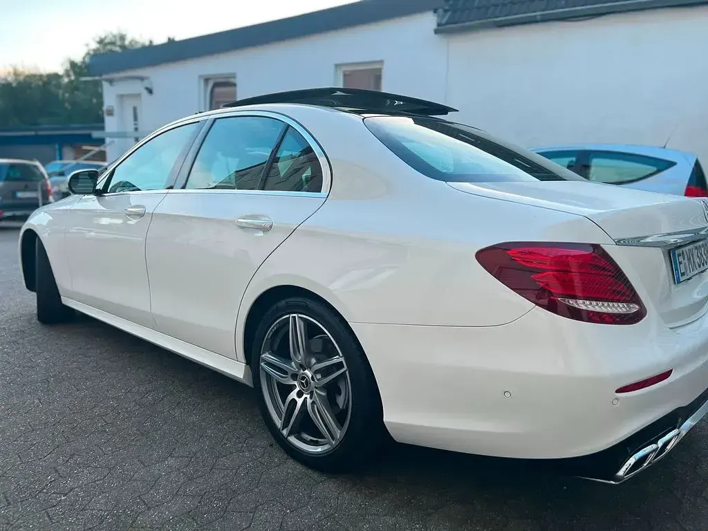 Gebraucht Mercedes E300 AMG line 245 PS (180 kW) 2018 Weiß Limousine
