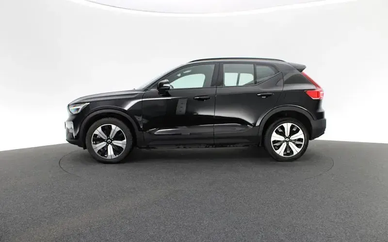 Używany Volvo EX40 Core 169 kW (231 KM) 2022 Czarny SUV