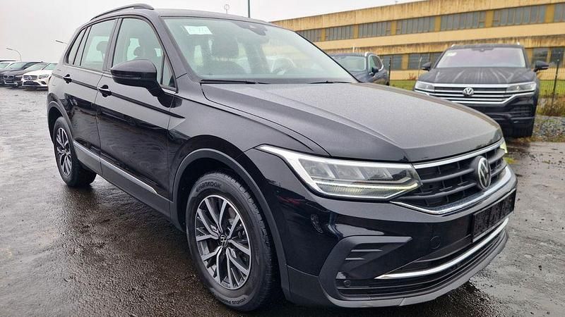 Gebraucht VW Tiguan Life 150 PS (110 kW) 2022 Deep black SUV