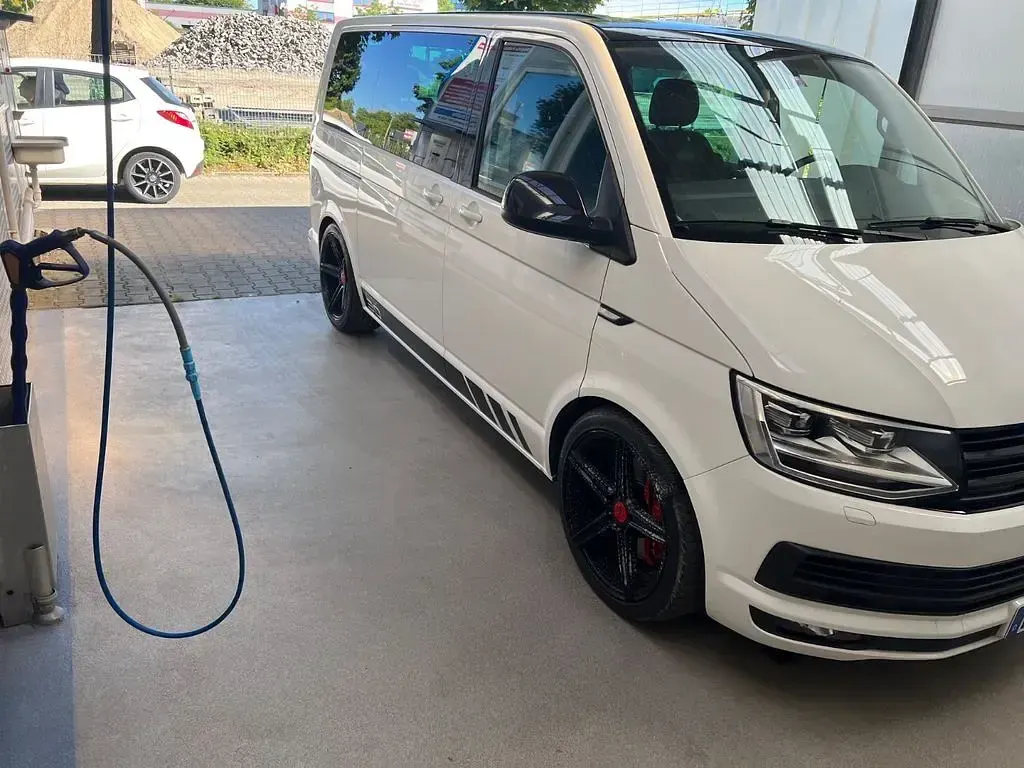 Gebraucht VW Multivan 204 PS (150 kW) 2017 Weiß Van / Kleinbus