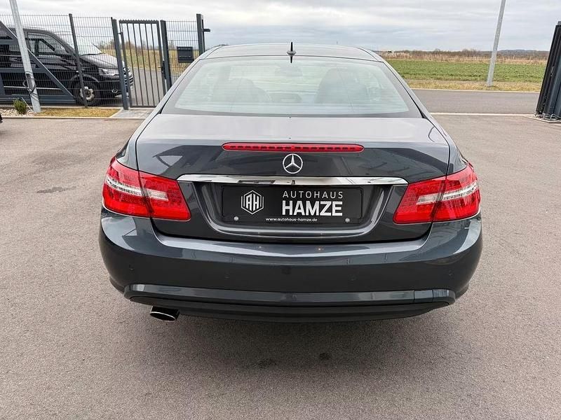 Gebraucht Mercedes E200 AMG line 184 PS (135 kW) 2010 Grau Coupé