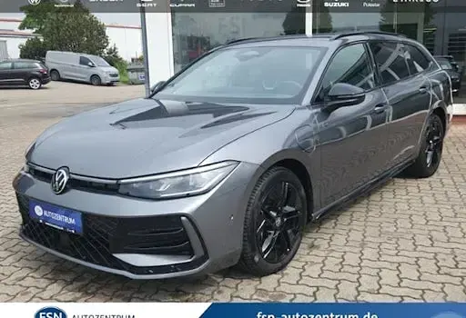 Gebraucht VW Passat R-line 272 PS (200 kW) 2024 Grau Kombi